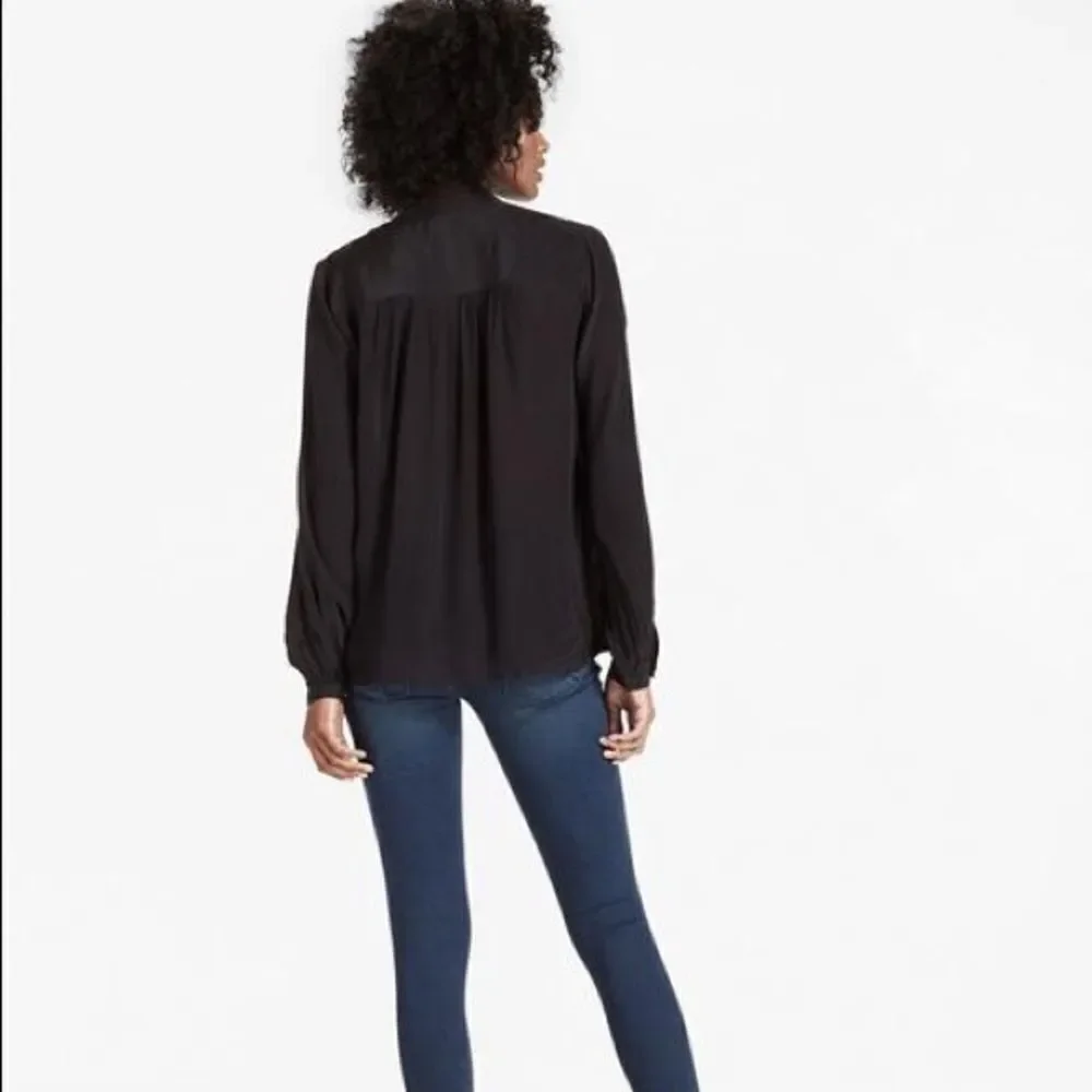 ✨HP✨Lucky Brand Tie Neck Top✨